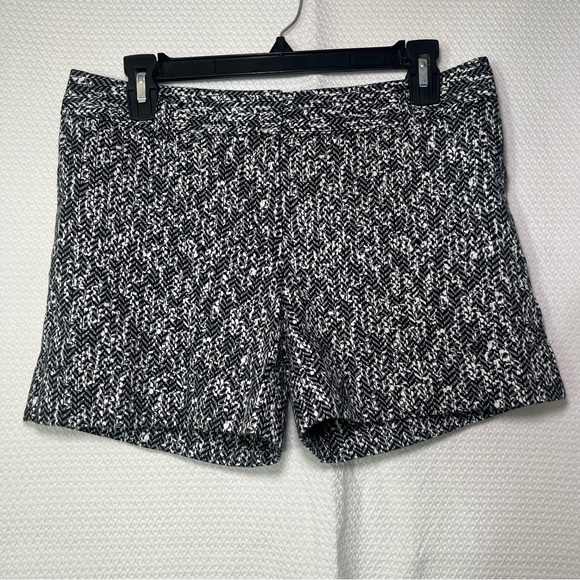 Express Womens Size 4 Black and White Patterned Cuffed‎ Chino Shorts Belt Loops - Picture 1 of 8